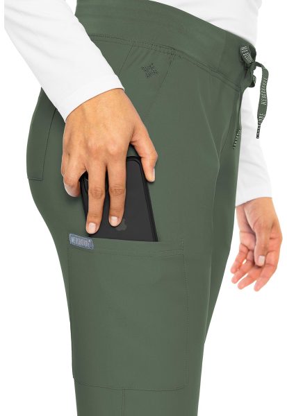 Medcouture MC Insight Pantalón MC2711 Oliva - Image 2
